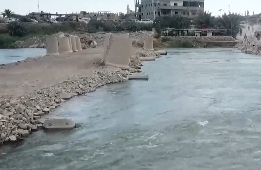 سوريا.. انهيار جسر على نهر الفرات بعد فشل جهود تدعيمه بسبب غزارة تدفق المياه (صور+فيديو)