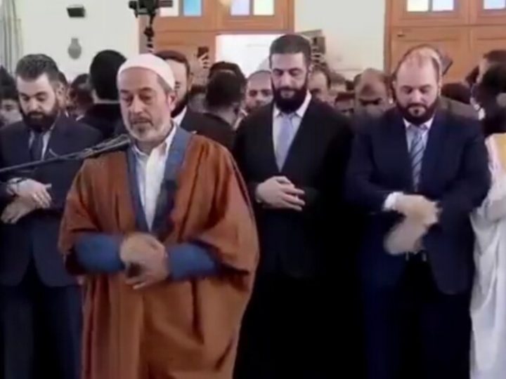 الرئيس السوري يؤدي صلاة عيد الأضحى في مسجد عبد الله بن عباس بمدينة حلب (فيديو)