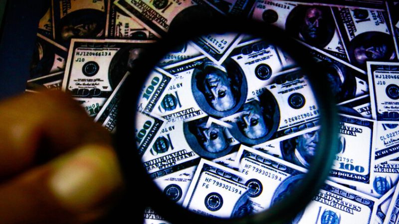 بيسنت يدافع عن اقتراح وضع صورة ترامب على ورقة نقدية خاصة من فئة 250 دولارا