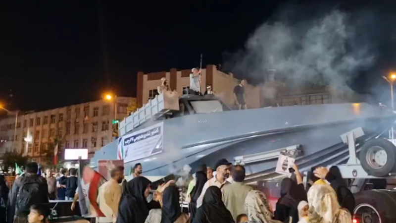 “27 رجب”.. الحرس الثوري الإيراني يكشف عن زورق هجومي سريع جديد مزود بصواريخ كروز بحرية (فيديو)