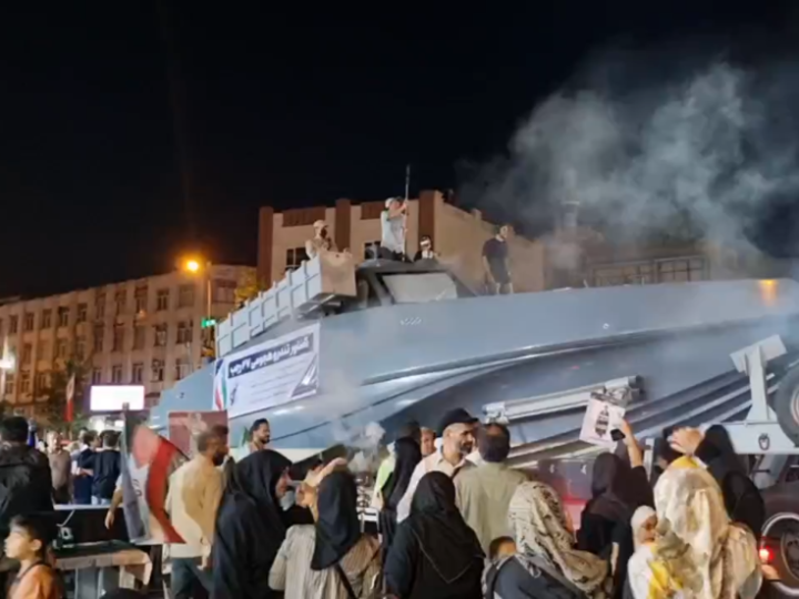 “27 رجب”.. الحرس الثوري الإيراني يكشف عن زورق هجومي سريع جديد مزود بصواريخ كروز بحرية (فيديو)