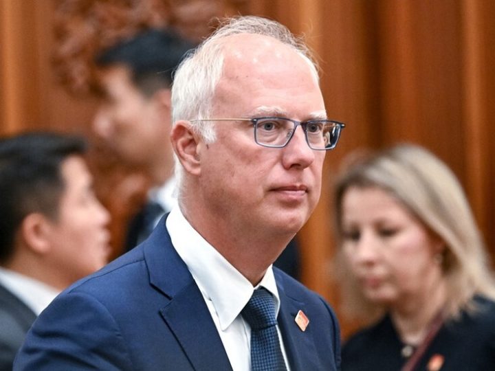 دميترييف: فوضى باريس دليل جديد على فشل المنظومة الأوروبية في إدارة ملف الهجرة