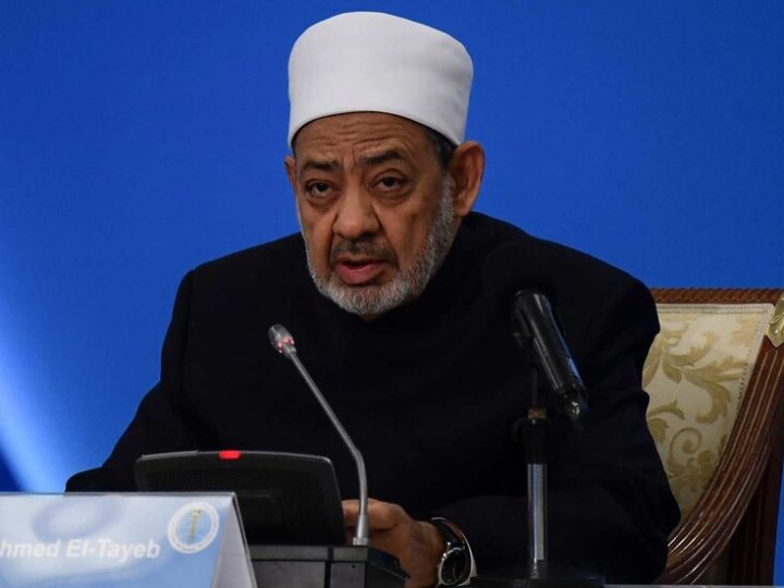 كاتب إسرائيلي يميني يهاجم شيخ الأزهر ويوجه اتهامات