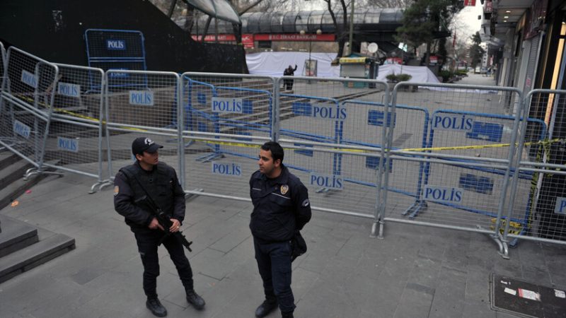 تركيا تعتقل 70 شخصا من بينهم عمدة بوكا في حملة فساد ببلدية تابعة لحزب الشعب الجمهوري