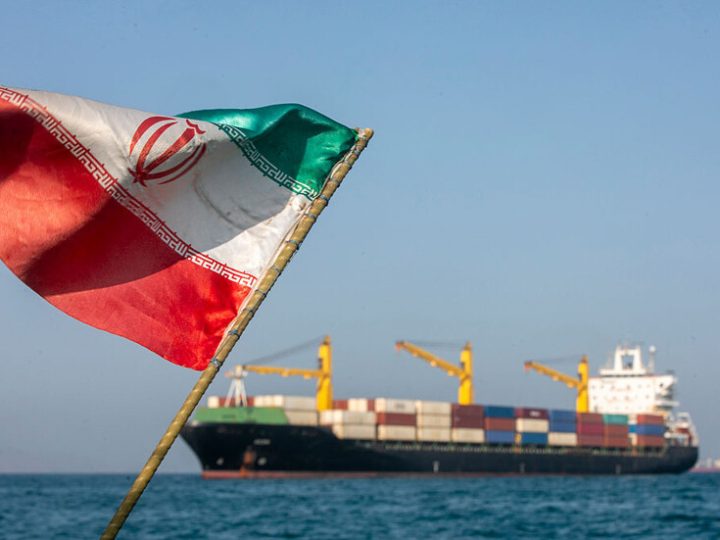 إيران تدين الهجمات الأمريكية على ناقلة نفط وبرج اتصالات وتحمل الكويت والبحرين المسؤولية