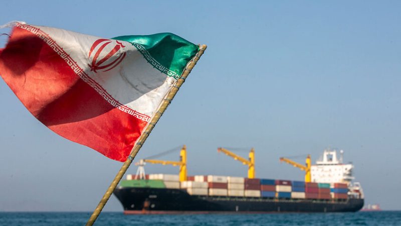 إيران تدين الهجمات الأمريكية على ناقلة نفط وبرج اتصالات وتحمل الكويت والبحرين المسؤولية