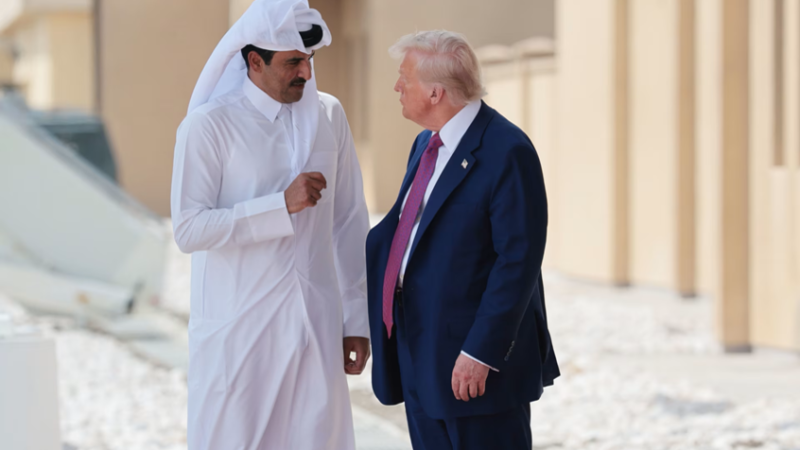 أمير قطر خلال مكالمة مع ترامب: يجب تغليب الحلول السياسية والدبلوماسية والحوار بين كل الأطراف