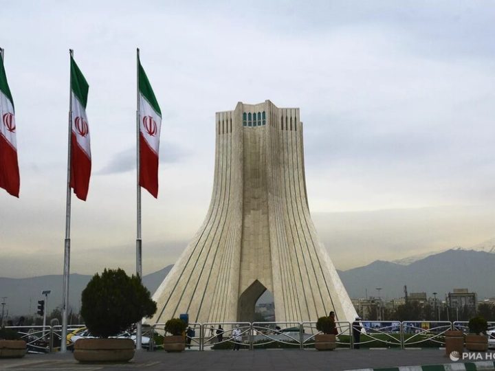 إيران تطالب واشنطن بالإفراج الفوري عن نصف أصولها المجمدة فور توقيع أي مذكرة تفاهم