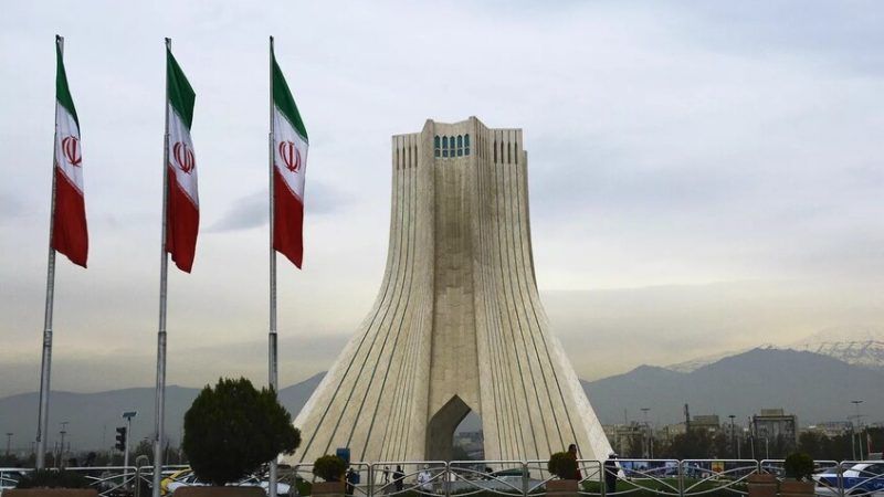 إيران تطالب واشنطن بالإفراج الفوري عن نصف أصولها المجمدة فور توقيع أي مذكرة تفاهم