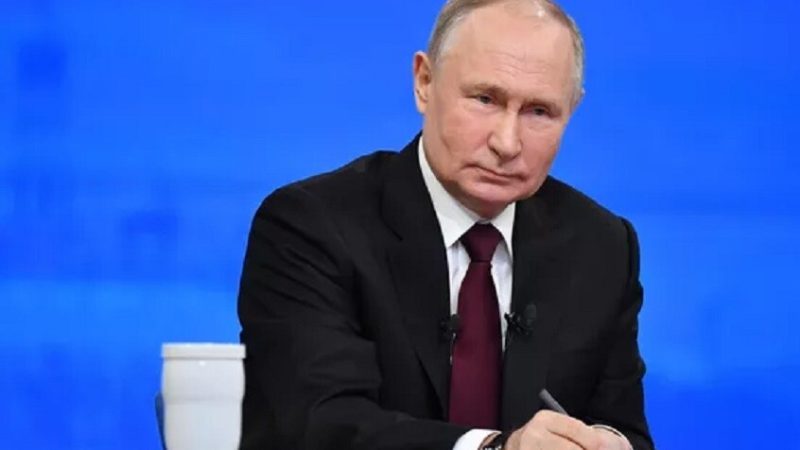 بوتين: الدوائر الحاكمة في كييف غير مهتمة بوقف حقيقي للقتال وشرعية زيلينسكي لا تزال مشكلة
