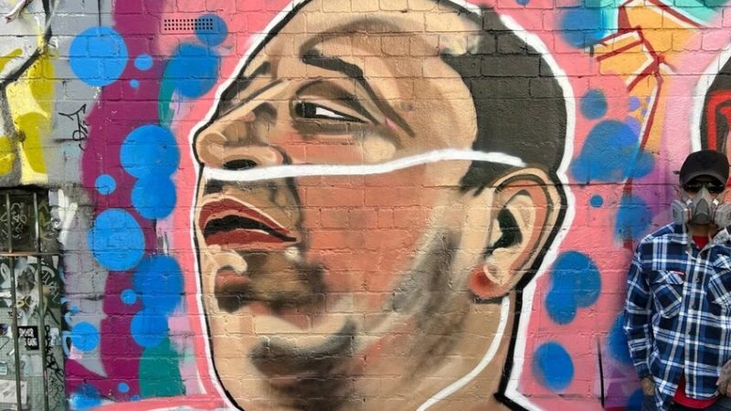 أستراليا.. اتهام السوري أحمد الأحمد “بطل شاطئ بوندي” بالاعتداء على والده