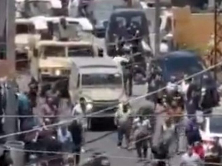 الجيش اللبناني يتدخل لاحتواء إشكال في البيسارية وقطع عدد من الطرق (فيديو)