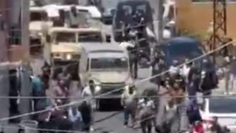 الجيش اللبناني يتدخل لاحتواء إشكال في البيسارية وقطع عدد من الطرق (فيديو)