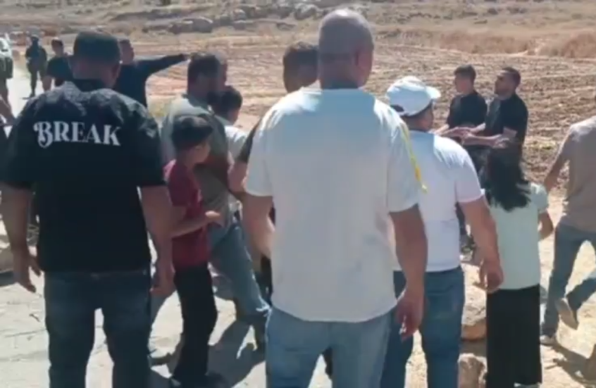 مواجهات يين فلسطينيين وإسرائيليين في بلدة إذنا غربي الخليل جراء اعتداءات المستوطنين (فيديوهات + صور)