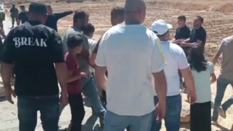 مواجهات يين فلسطينيين وإسرائيليين في بلدة إذنا غربي الخليل جراء اعتداءات المستوطنين (فيديوهات + صور)