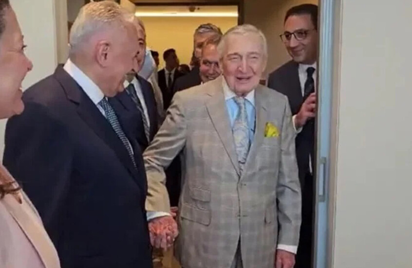 الرئيس الفخري لأكبر تكتل شركات في تركيا يثير غضبا واسع النطاق (فيديو)