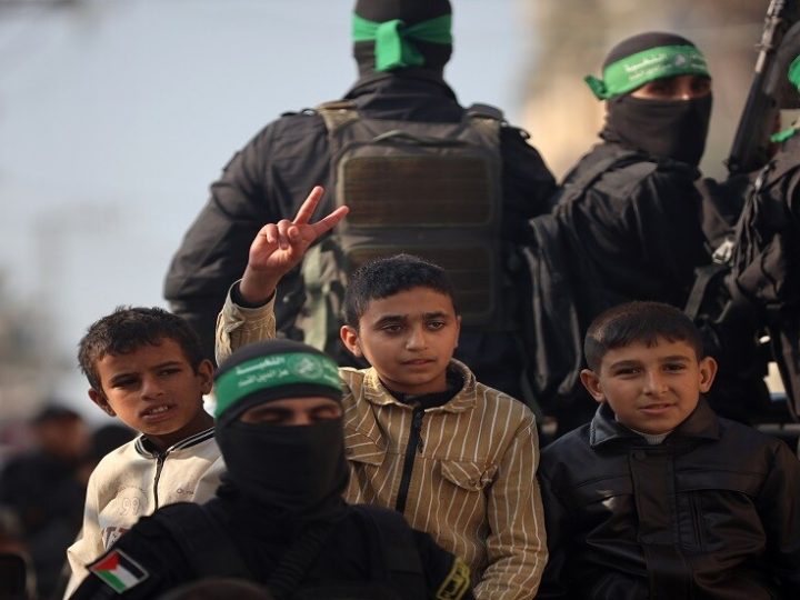 رون بن يشاي: أطفال غزة يكنون مشاعر عداء عميقة تجاه إسرائيل ويشكلون خطرا على مستقبلها