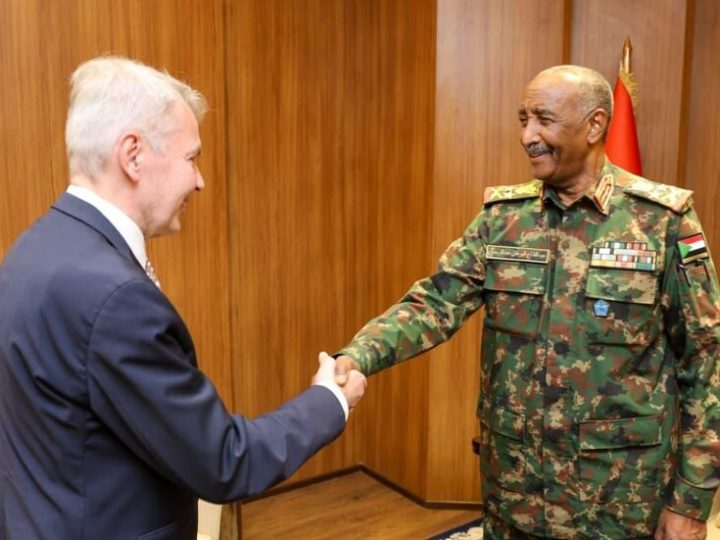 مبعوث الأمم المتحدة: لقائي مع البرهان تناول جهود السلام في السودان