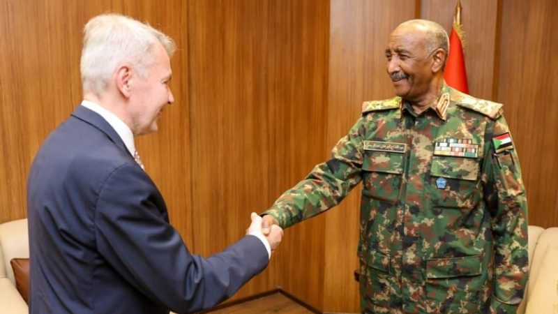 مبعوث الأمم المتحدة: لقائي مع البرهان تناول جهود السلام في السودان