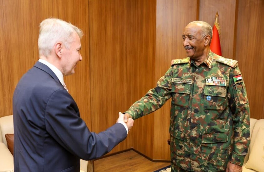 مبعوث الأمم المتحدة: لقائي مع البرهان تناول جهود السلام في السودان