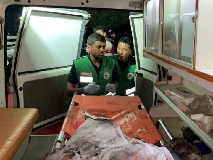 القوات الإسرائيلية تعتقل 7 مسعفين من طواقم الهلال الأحمر في غزة