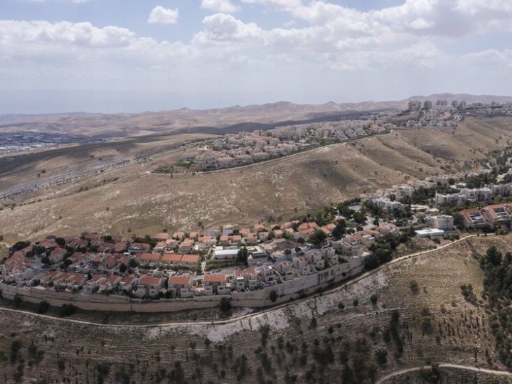 اتهام أممي للسلطات الإسرائيلية بالتواطؤ المباشر مع المستوطنين في اعتداءاتهم بالضفة الغربية