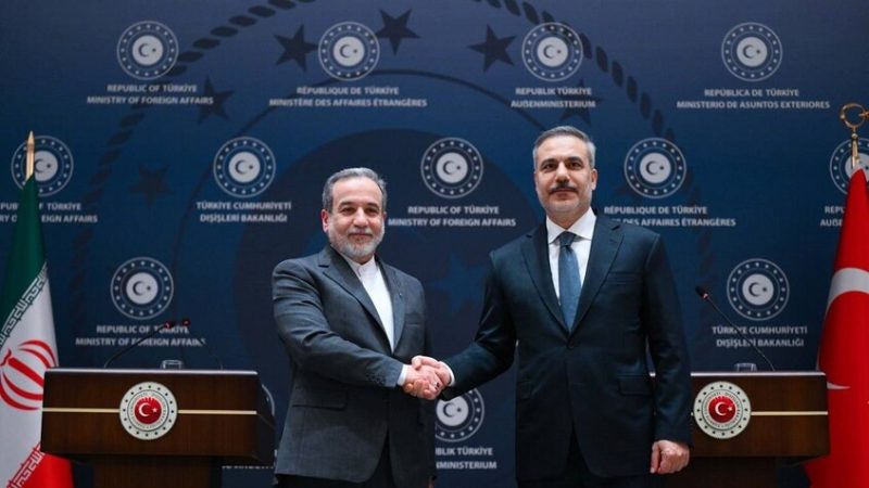 فيدان يدعو عراقجي إلى توخي الحذر من أي استفزازات تهدف إلى إفشال الاتفاق مع الولايات المتحدة