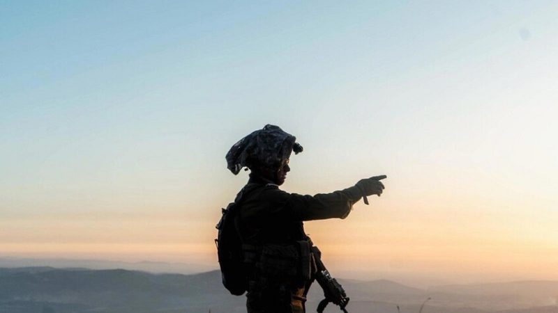 “معاريف”: القوات الجوية الإسرائيلية توقف الهجمات في لبنان