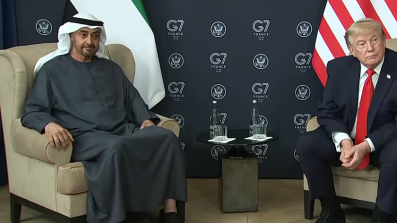 لطيف ووسيم.. ترامب يبدي إعجابه بمراسل إماراتي ويصف الإعلاميين الأمريكيين باللئيمين للغاية (فيديو)