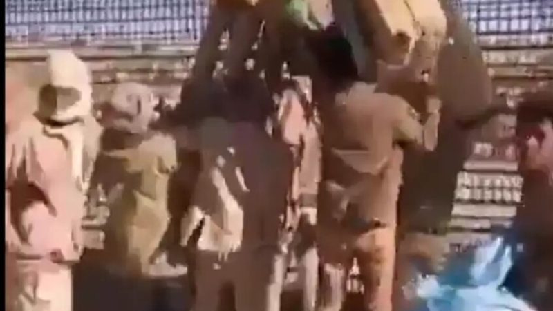 الإعلام العبري يروج لفيديو تهريب صناديق ضخمة “قرب حدود مصر”