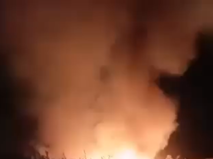 سوريا.. حريق ضخم يلتهم مساحات زراعية غرب محافظة دير الزور (فيديو)