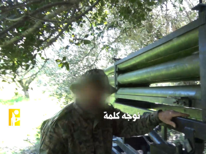  لقطات مصورة توثق رسائل مقاتلي “حزب الله” لأهالي الجنوب من على الجبهة (فيديو)