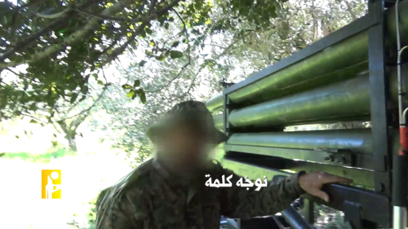  لقطات مصورة توثق رسائل مقاتلي “حزب الله” لأهالي الجنوب من على الجبهة (فيديو)
