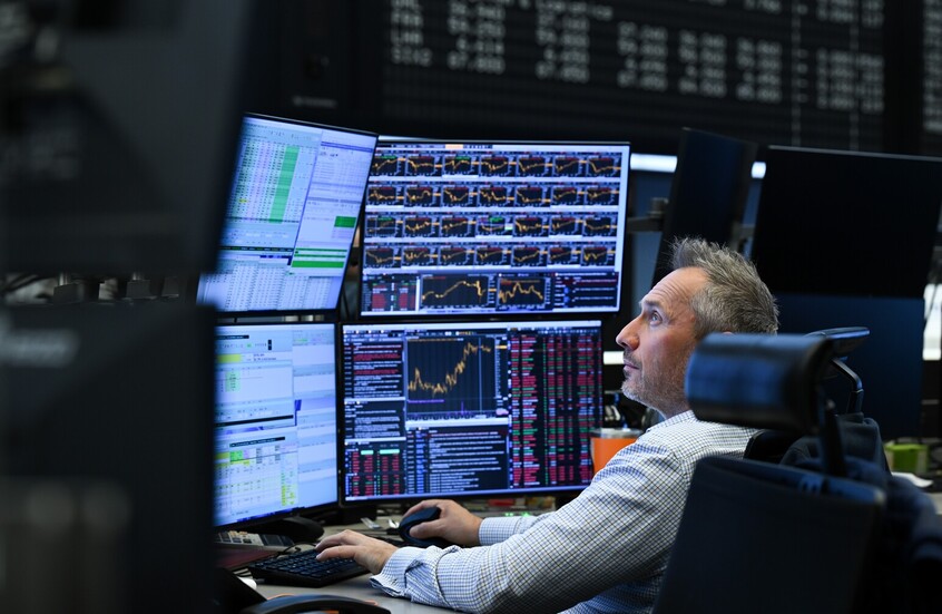 تراجع الأسواق الأوروبية مع ترقب توجهات المركزي الأمريكي بشأن الفائدة