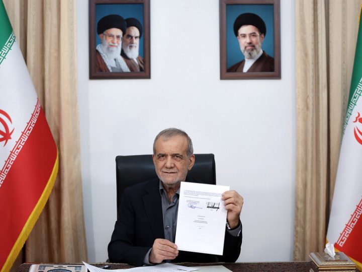 بزشكيان تعقيبا على رسالة خامنئي: نعتبر أنفسنا ملتزمين بتوجيهاته