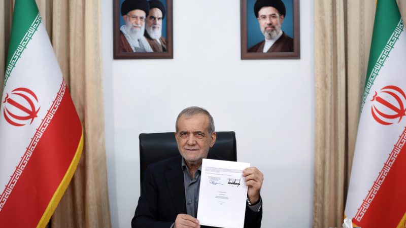 بزشكيان تعقيبا على رسالة خامنئي: نعتبر أنفسنا ملتزمين بتوجيهاته