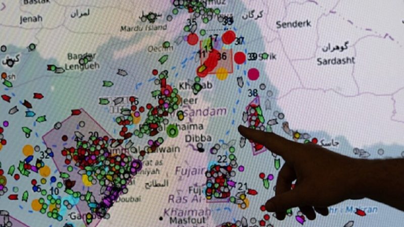 80 لغما تُغلق الممر المركزي لهرمز والسفن تلجأ للمسارين الشمالي والجنوبي
