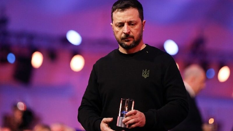 مناهضو الفاشية في إسرائيل يطالبون زيلينسكي بالتراجع عن تمجيد النازية