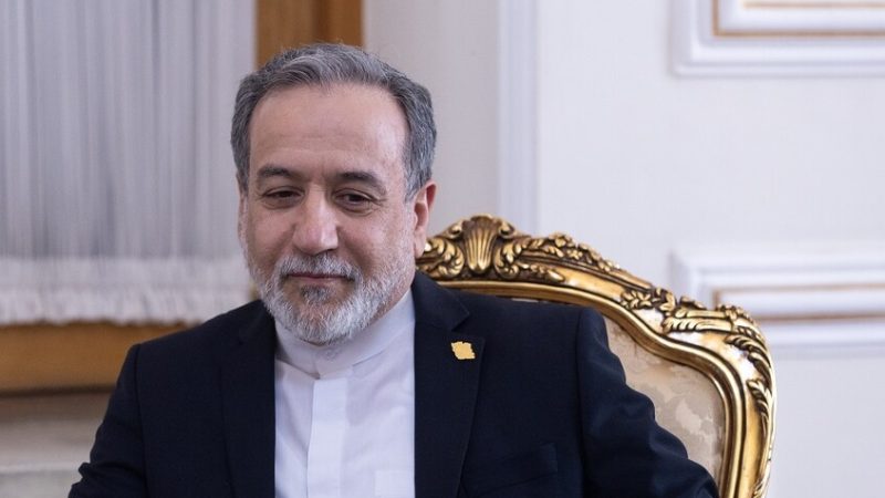 عراقجي يتوجه إلى سويسرا لبدء المفاوضات مع واشنطن في خطوة قابلة للتغيير