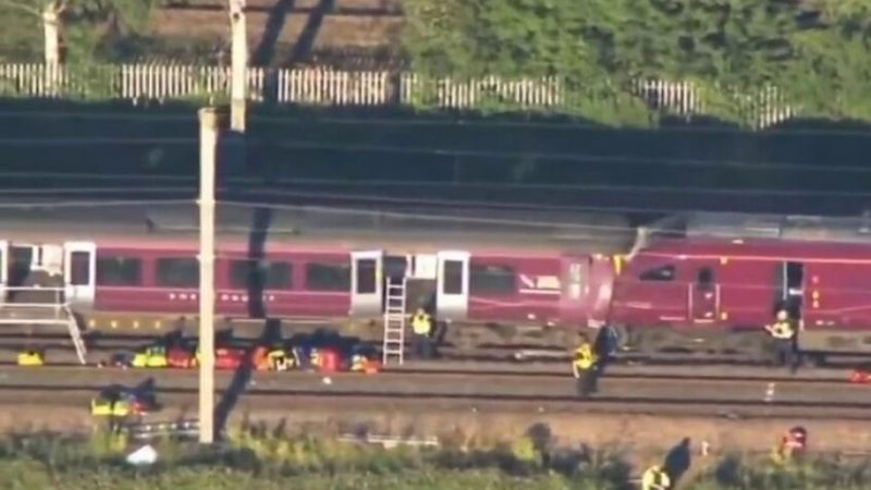 مقتل شخص وإصابة 89 في حادث اصطدام قطارين قرب مدينة بيدفورد البريطانية