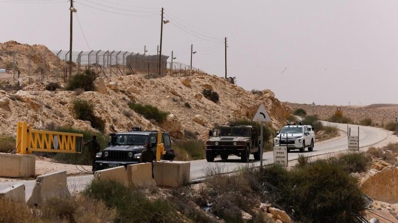 إعلام عبري: تفكيك خلية لتهريب السجائر والمخدارات بين سيناء وغزة