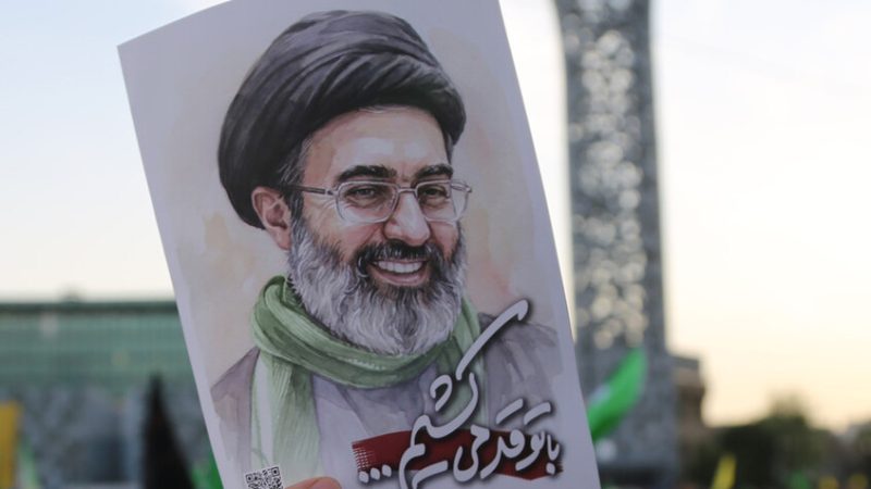 نائب إيراني يكشف “مراسلات سرية” بين المرشد مجتبى خامنئي والمفاوضين ويقع تحت الملاحقة القضائية