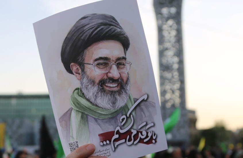 نائب إيراني يكشف “مراسلات سرية” بين المرشد مجتبى خامنئي والمفاوضين ويقع تحت الملاحقة القضائية