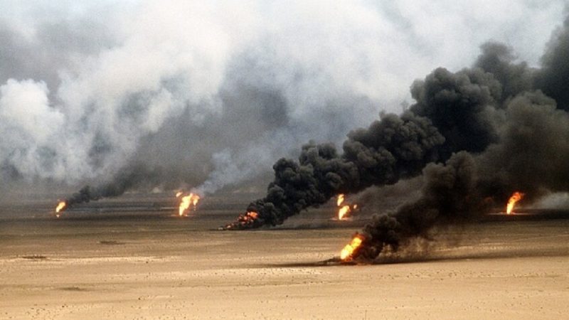 رائد فضاء يروي انطباعاته بعد مشاهدة سحب الدخان فوق منطقة الخليج عام 1991