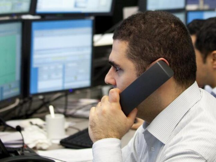 أسواق الخليج تتراجع مع تصاعد التوترات المرتبطة بمضيق هرمز
