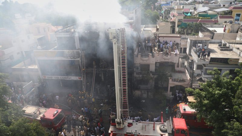 مقتل 14 شخصا معظمهم طلاب في حريق بمبنى شمال الهند