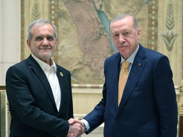 أردوغان يقدم لبزشكيان دعم تركيا لإنهاء المفاوضات بين إيران وأمريكا “بشكل سلمي”