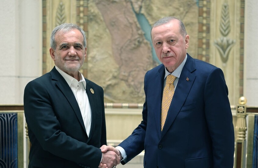 أردوغان يقدم لبزشكيان دعم تركيا لإنهاء المفاوضات بين إيران وأمريكا “بشكل سلمي”