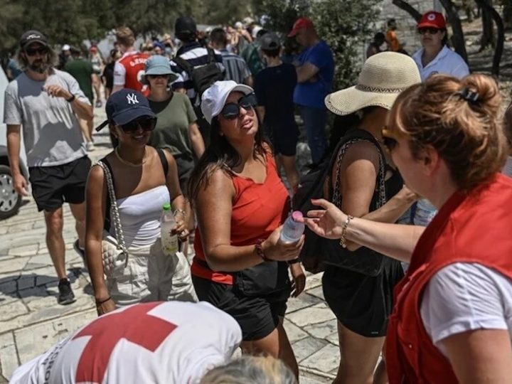 فرنسا.. وفاة طفلين شقيقين داخل سيارة وسط موجة حر خانقة لامست 42 درجة مئوية