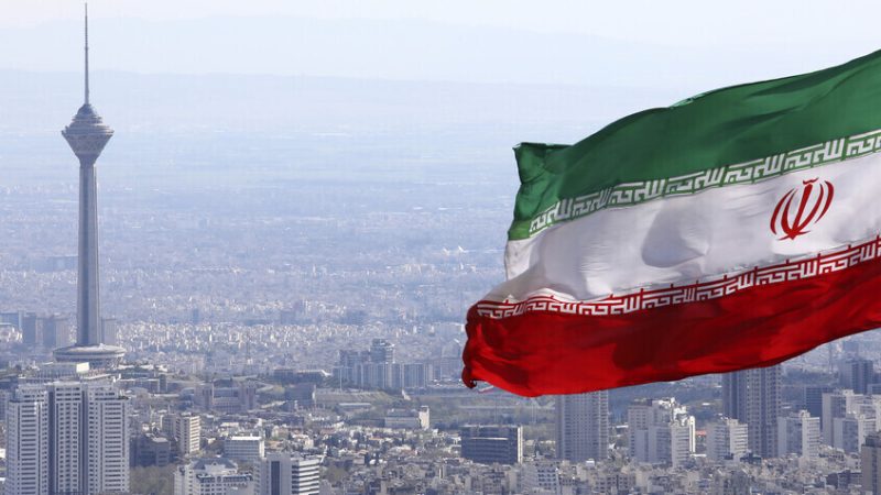 الإيرانيون يترقبون انفراج الاقتصاد في بلادهم